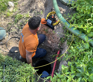 Passage caméra dans une canalisation à Nîmes proche de Caissargues : détection d’une canalisation sous-dimensionnée responsable de bouchons récurrents en cuisine.