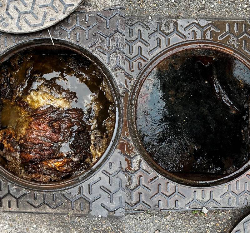 Débouchage des toilettes à l'Intermarché de Redessan proche de Marguerittes. Intervention de Delta Assainissement.