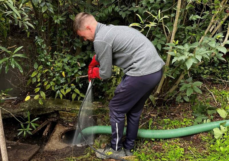 Intervention sur fosse septique à La Grande Motte près de Palavas-les-Flots : Pompage et nettoyage complets.