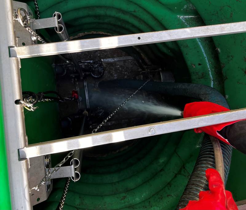 Vidange de poste de relevage à Nîmes, proche de Lunel. Notre équipe spécialisée effectue un entretien complet pour un fonctionnement optimal.