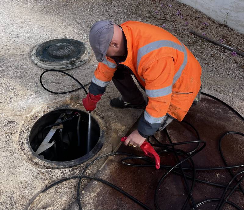 Intervention sur poste de relevage à Calvisson, non loin de Sommières : vidange complète avec nettoyage haute pression pour un poste efficace.